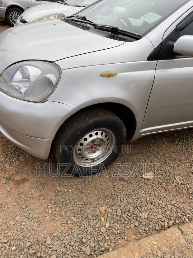 Toyota Vitz 2006 Silver