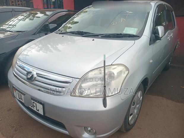 Toyota Raum 2011 Silver