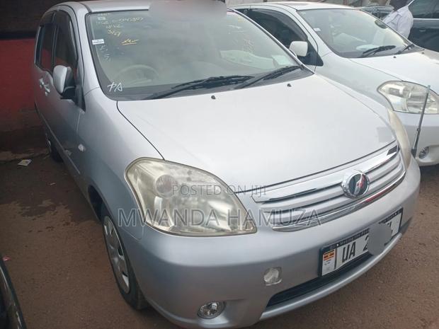 Toyota Raum 2011 Silver