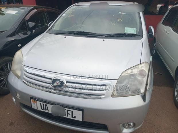 Toyota Raum 2011 Silver