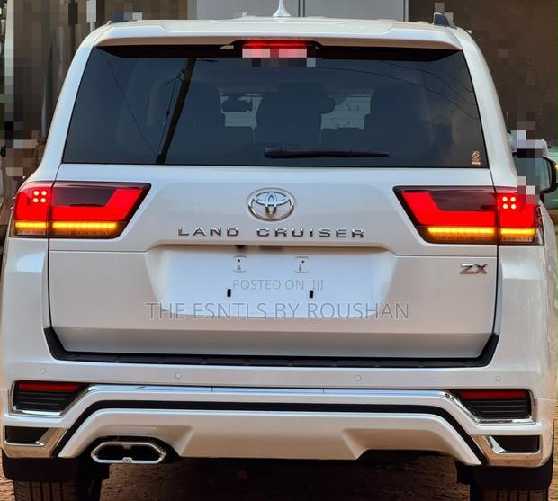 New Toyota Land Cruiser LC300 2025 White