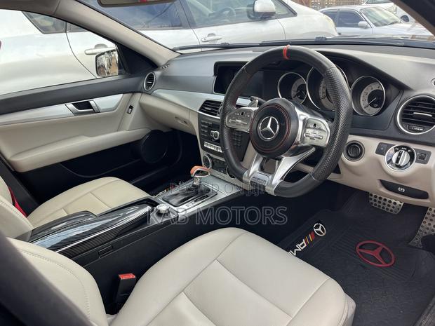 Mercedes-Benz C200 2010 Black