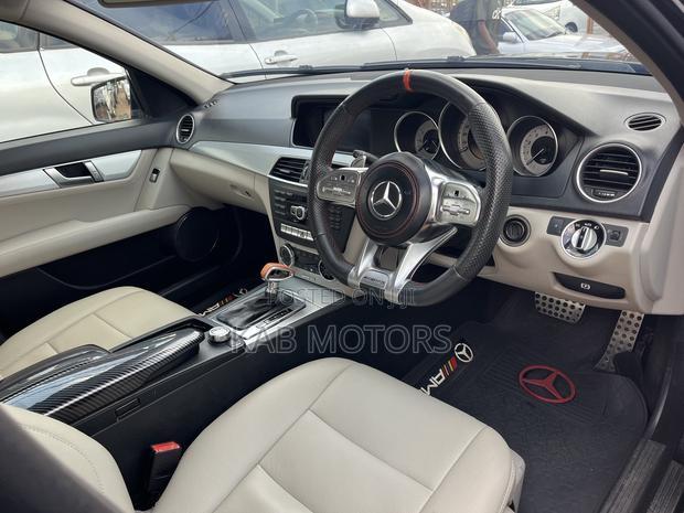 Mercedes-Benz C200 2010 Black