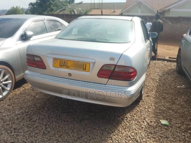 Mercedes-Benz 200E 2002 Silver
