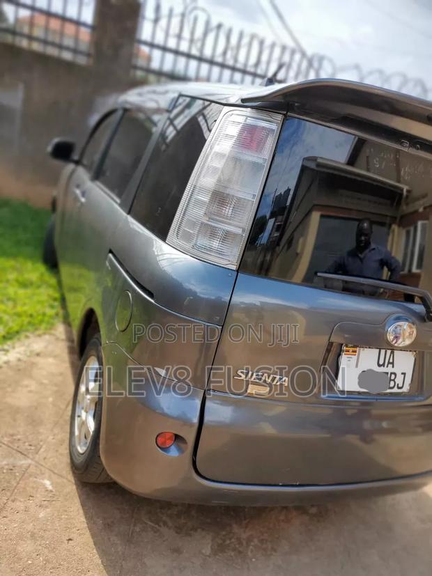 Toyota Sienta 2009 Black
