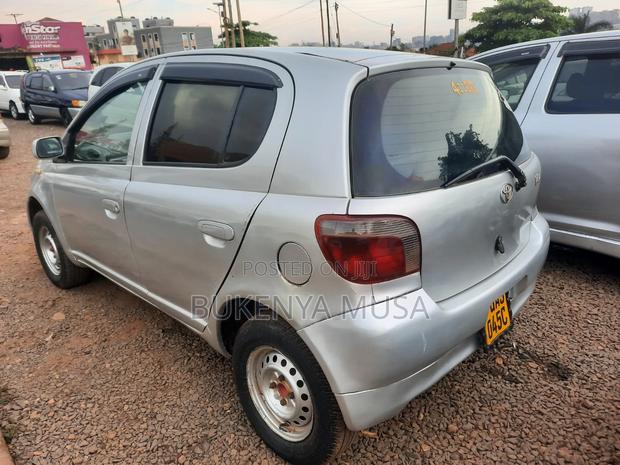 Toyota Vitz 2001 Silver
