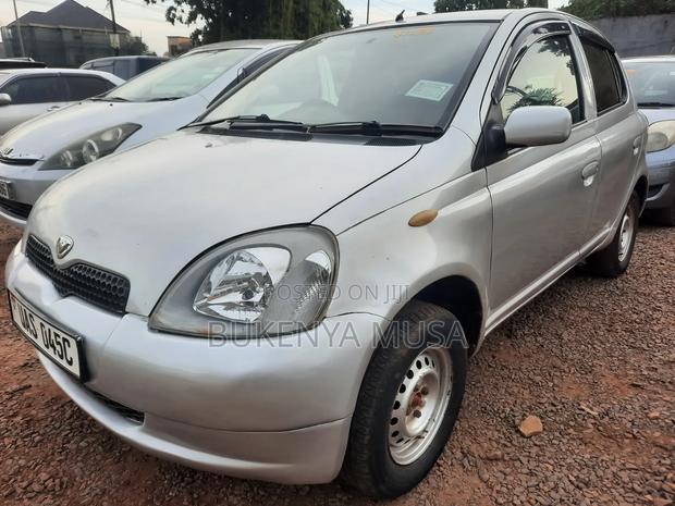 Toyota Vitz 2001 Silver