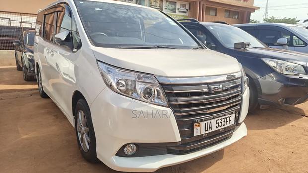 Toyota Noah 2014 White