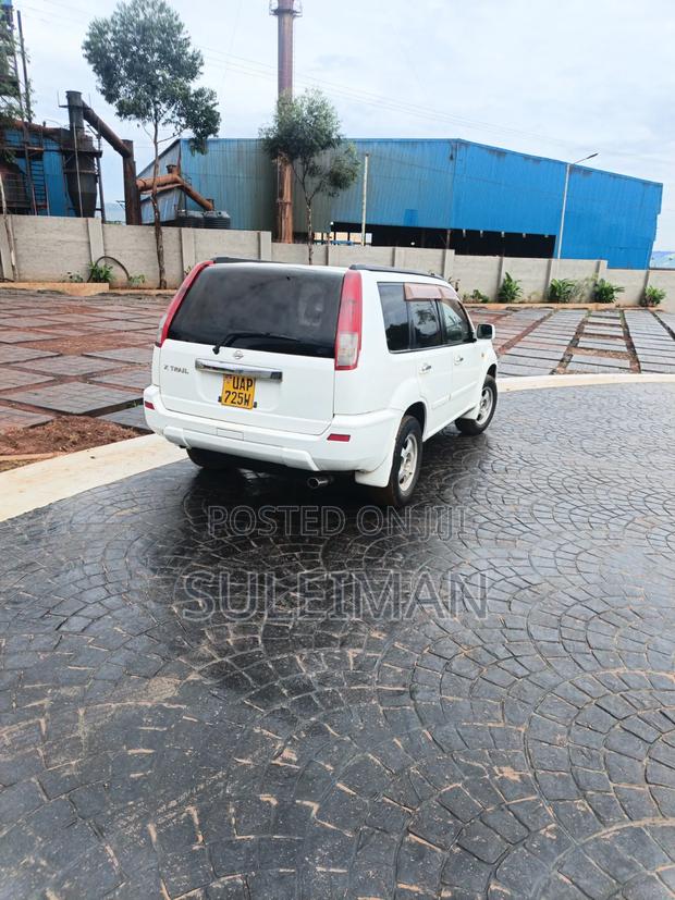 Nissan X-Trail 2000 White