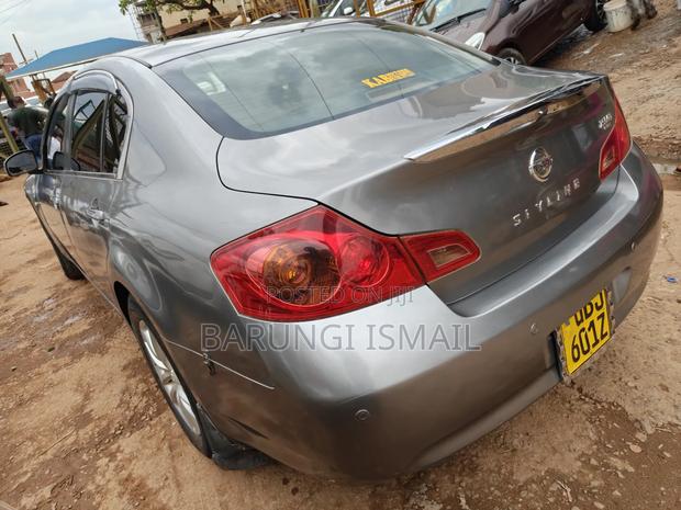 Nissan Skyline 2009 Gray