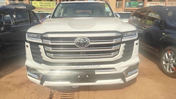 Toyota Land Cruiser 2024 White