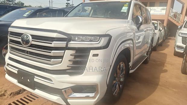 Toyota Land Cruiser 2024 White