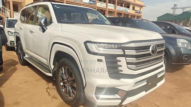 Toyota Land Cruiser 2024 White