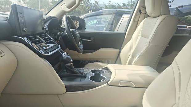 Toyota Land Cruiser 2024 White