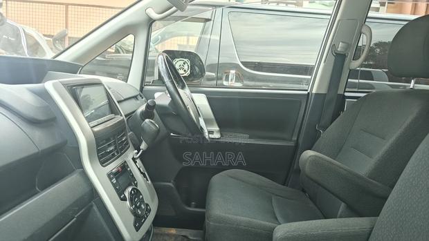 Toyota Noah 2013 Silver