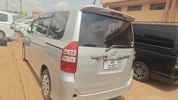 Toyota Noah 2013 Silver