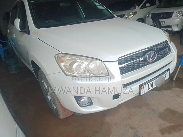 Toyota RAV4 2011 White