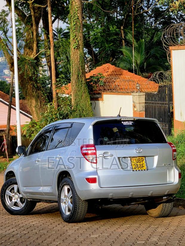 Toyota RAV4 2010 Silver