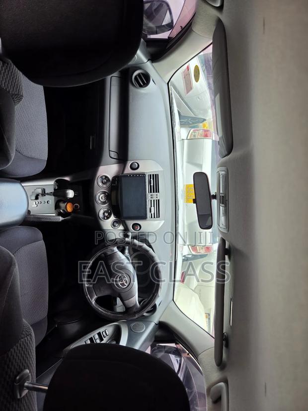 Toyota RAV4 2010 Silver