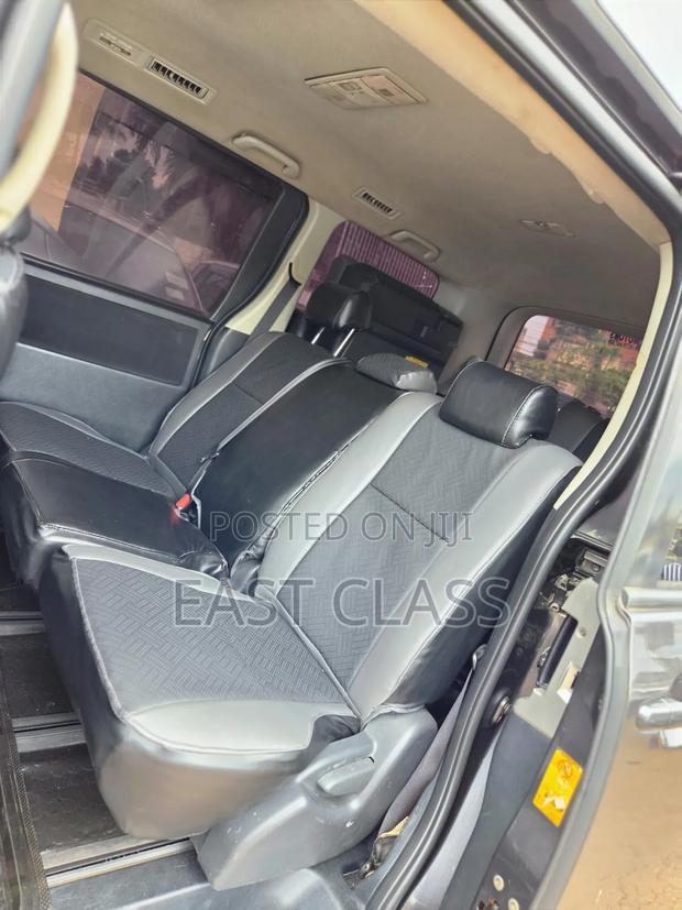 Toyota Noah 2010 Gray