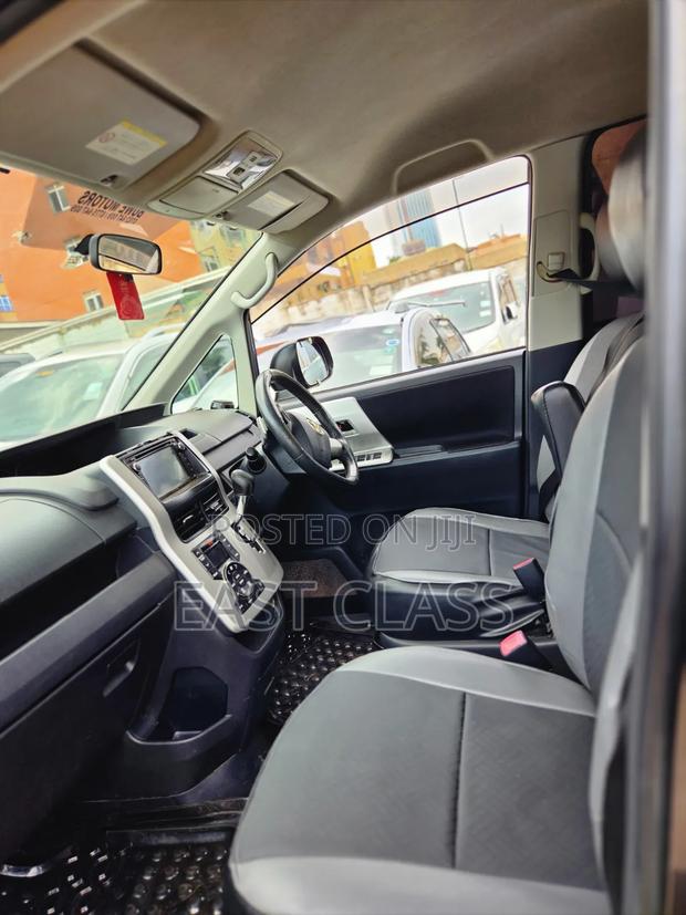 Toyota Noah 2010 Gray