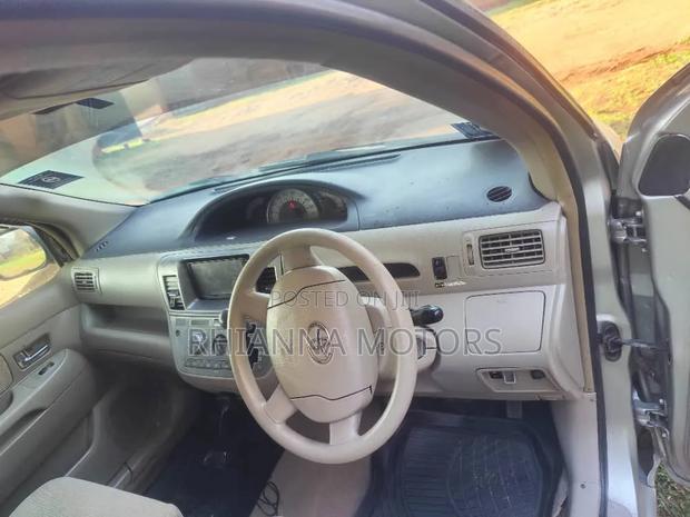 Toyota Raum 2006 Silver