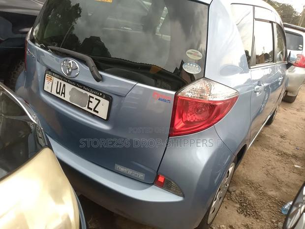 Toyota Ractis 1.3 FWD 2011 Blue