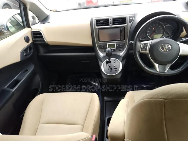 Toyota Ractis 1.3 FWD 2011 Blue