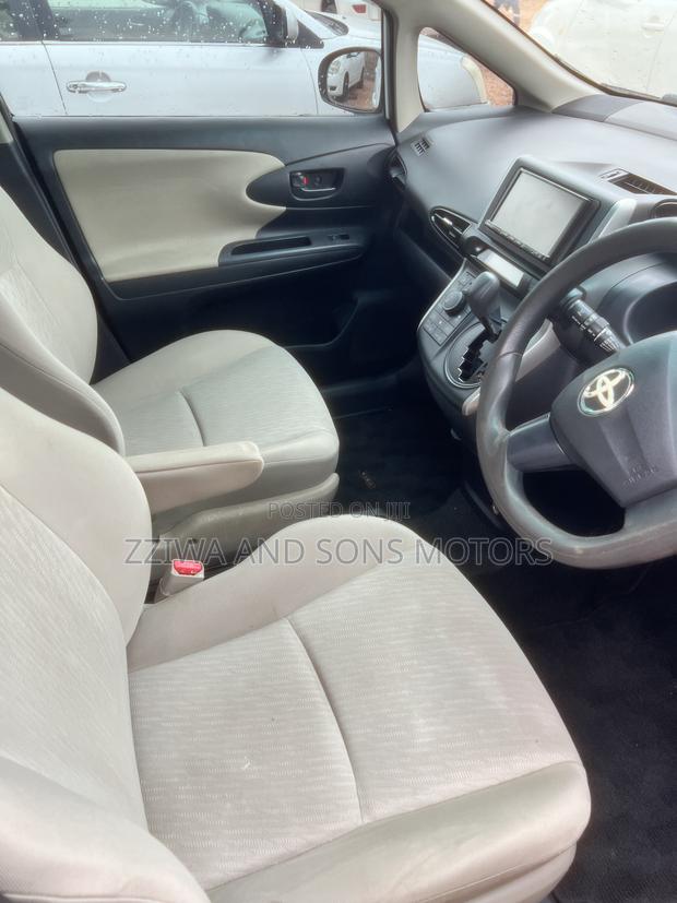 Toyota Wish 2013 White