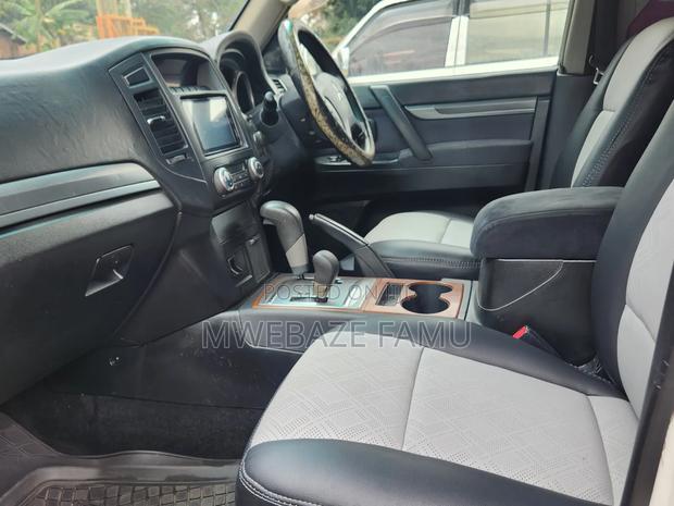 Mitsubishi Pajero 2009 White