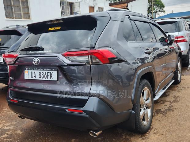 Toyota RAV4 2020 Gray