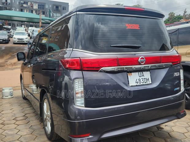 Nissan Elgrand 2015 Gray