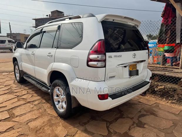 Toyota Land Cruiser Prado 2005 White