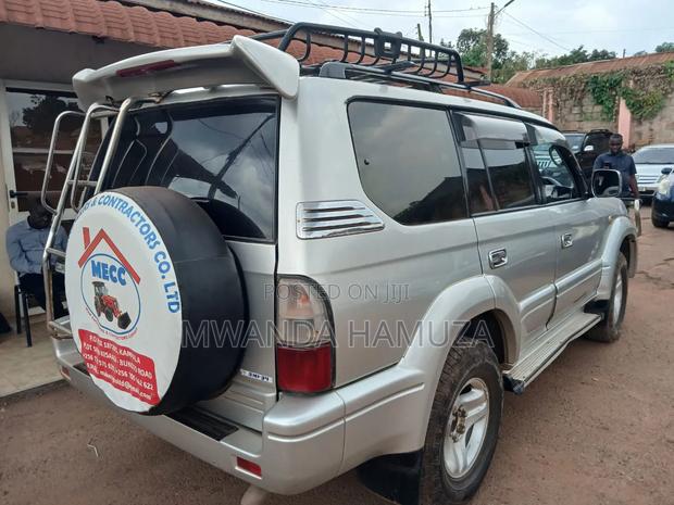 Toyota Land Cruiser Prado 2000 Silver