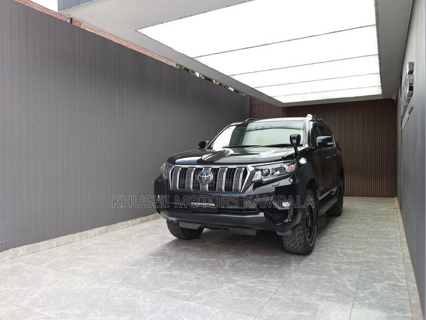 Toyota Land Cruiser Prado 2.8 2017 Black