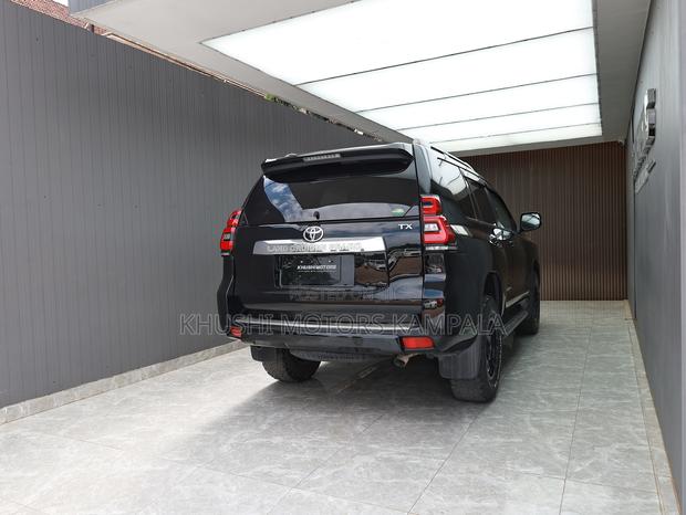 Toyota Land Cruiser Prado 2.8 2017 Black