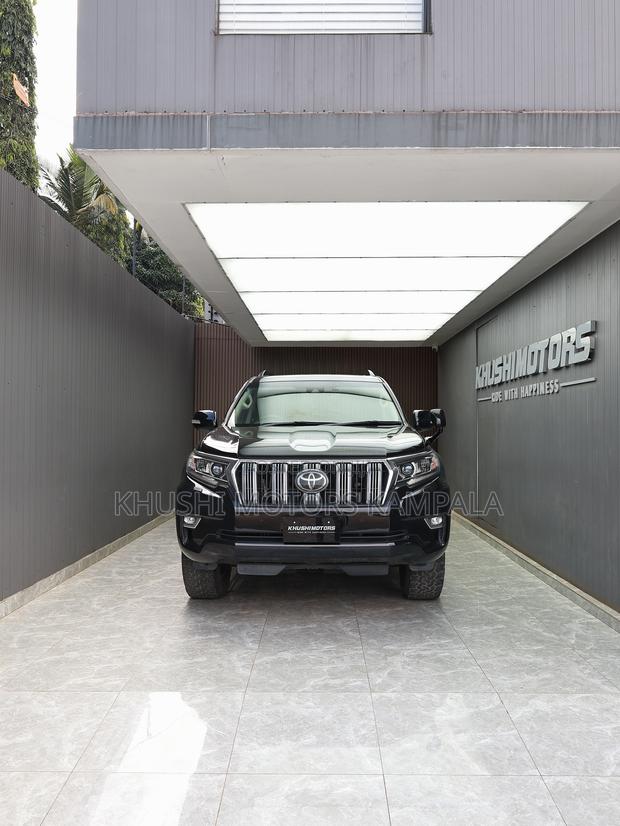 Toyota Land Cruiser Prado 2.8 2017 Black