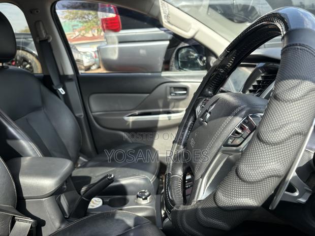 Mitsubishi L200 Double Cab 2.4 154hp 4WD 2019 Black