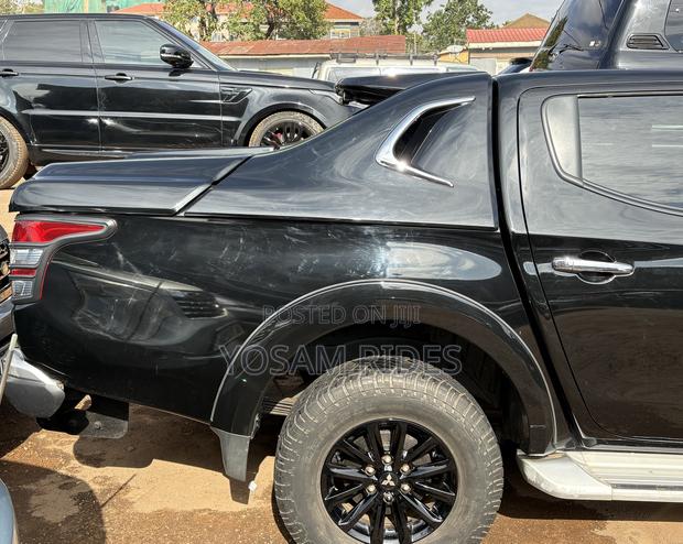 Mitsubishi L200 Double Cab 2.4 154hp 4WD 2019 Black