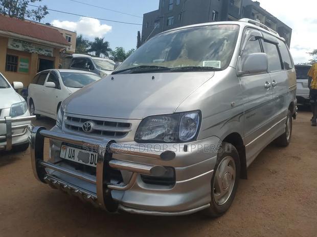 Toyota Noah 2.0 FWD (8 Seater) 2001 Silver