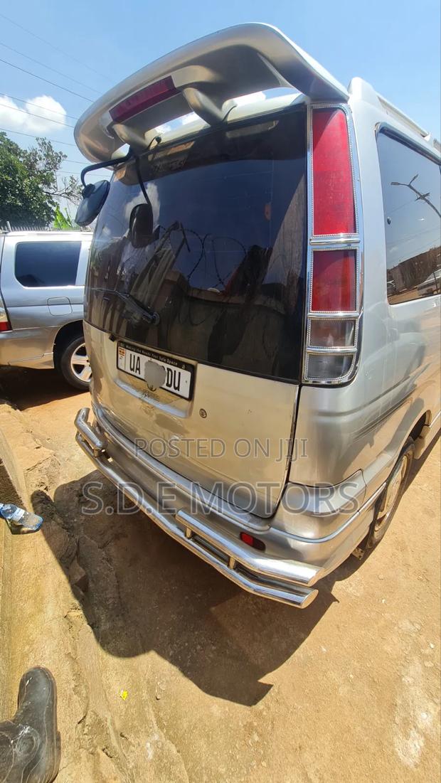 Toyota Noah 2.0 AWD (8 Seater) 2005 Silver