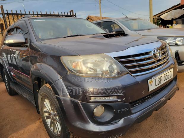 Toyota Fortuner 3.0 D RWD 2009 Gray