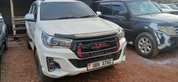Toyota Hilux 2011 White