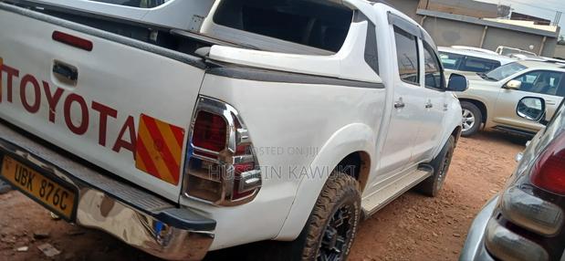 Toyota Hilux 2011 White