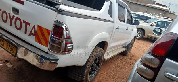Toyota Hilux 2011 White