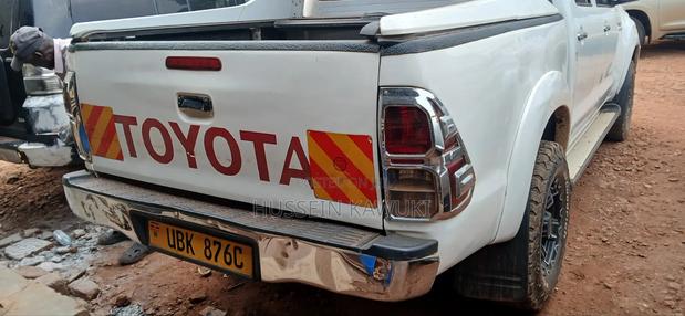 Toyota Hilux 2011 White