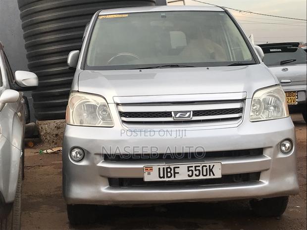 Toyota Noah 2006 Silver