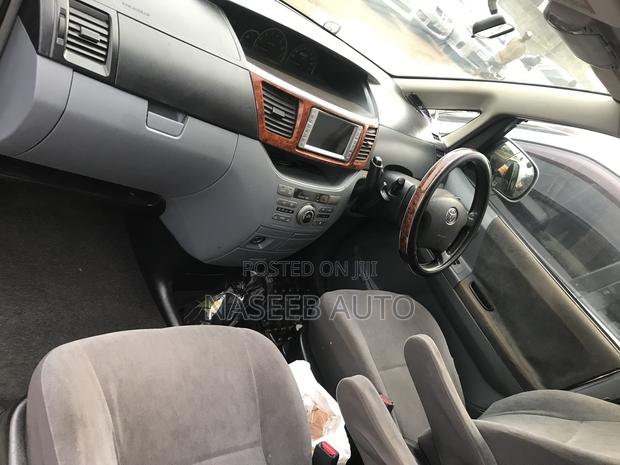 Toyota Noah 2006 Silver
