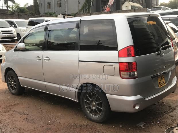 Toyota Noah 2006 Silver