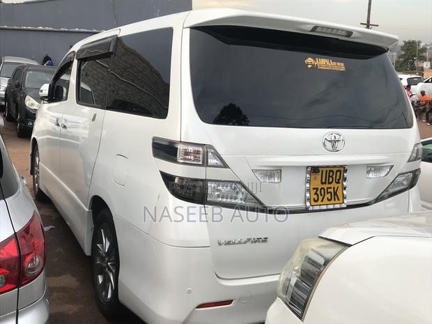Toyota Vellfire 2009 White